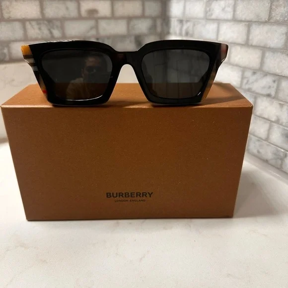 Burberry Tortoise Shell Sunglasses - Picture 2 of 12